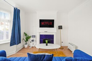 Unclassified image, 2 of 20, button - 3bed Cozy House Parking Wifi (Welling)