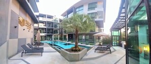 Departamento, 1 habitación, con acceso para personas discapacitadas, balcón | Alberca | Alberca al aire libre 