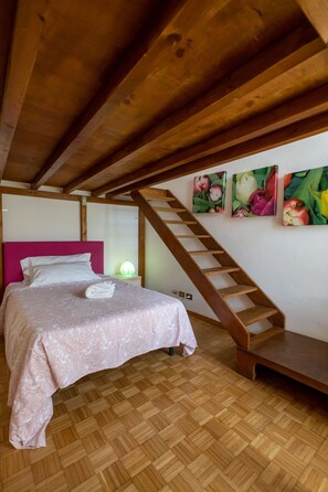 House, 4 Bedrooms, Smoking, Balcony