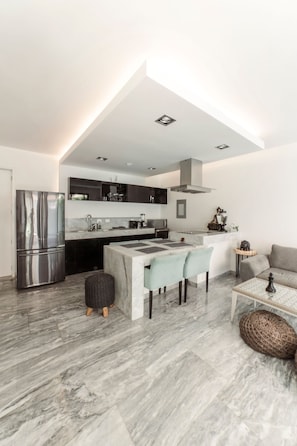 Apartment, 2 Bedrooms, Patio | Interior