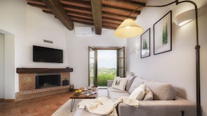 Villa, 2 Bedrooms | Interior - Casa Ora Doro - Panoramic Views Pool Private Garden (Trequanda)