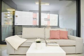 Apartment, 1 Bedroom, Balcony, City View | Living room