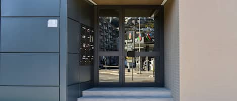 Lägenhet - 1 sovrum - balkong - utsikt mot staden | Boendets ingång