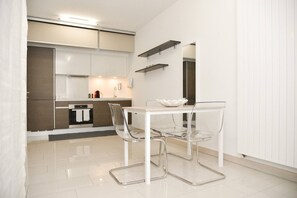 Apartment, 1 Schlafzimmer, Balkon, Stadtblick | Esszimmer