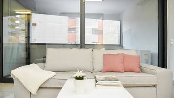 Departamento, 1 habitación, balcón, vista a la ciudad | Sala de estar