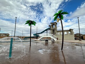 室外游泳池，恒温泳池