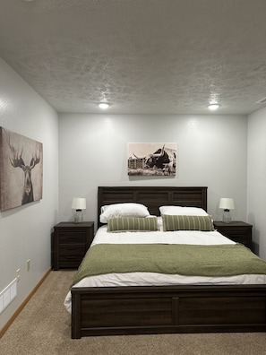 2 bedrooms, in-room safe, desk, iron/ironing board