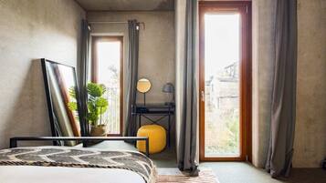 2 bedrooms, laptop workspace, iron/ironing board, free cots/infant beds