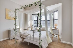 1 bedroom, desk, iron/ironing board, WiFi - A202 · Urban Oasis – Free Parking Included (Allentown)