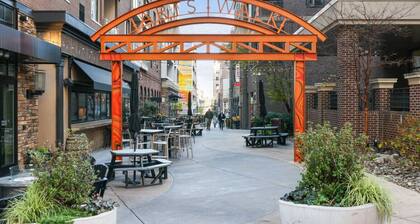 A202 · Urban Oasis – Free Parking Included