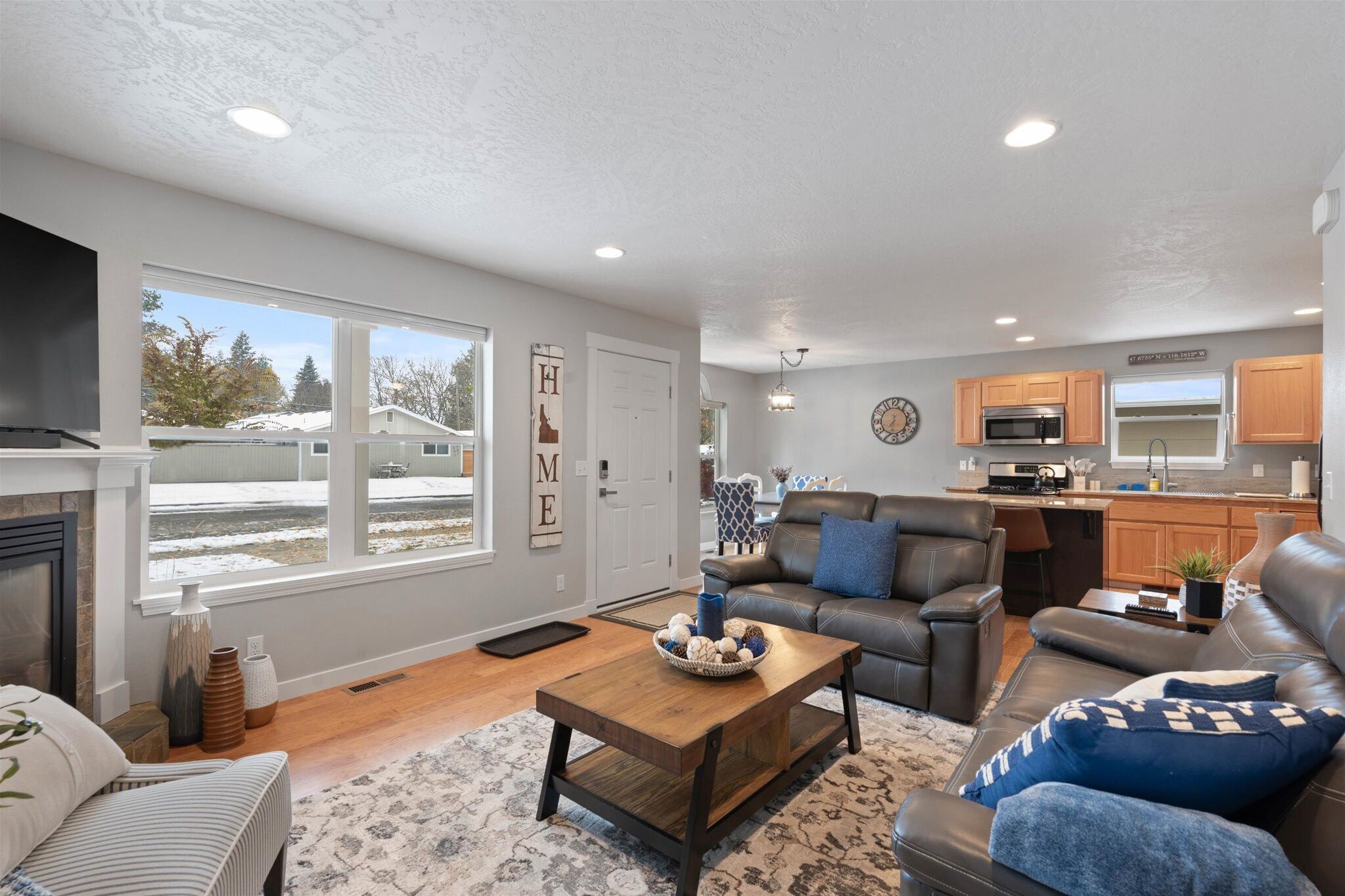 Smart-TV, Kamin, Tischfußball, Tischtennisplatte