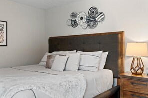 3 chambres, fer et planche à repasser, lit parapluie, Wi-Fi gratuit