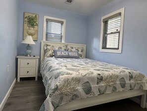 3 bedrooms, desk, WiFi, bed sheets - Ocean Block Gem, Private Parking, Central Air Conditioning, 4 Beach Passes (Seaside Heights)