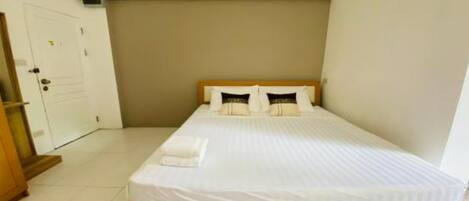 Free WiFi, bed sheets