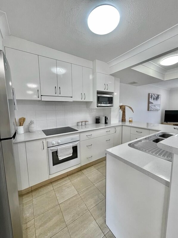 Kühlschrank, Ofen, Herdplatte, Geschirrspüler