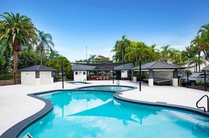 Pool - Tranquil Oasis on Pine Lake (Elanora)
