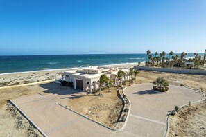 On the beach, sun loungers, beach towels - Beachfront Hacienda on the Sea of Cortez with pool near Four Seasons Resort (La Ribera)