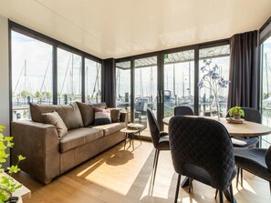 Mobile Home | Living room