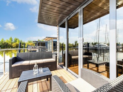 Houseboat in Volendam Marina