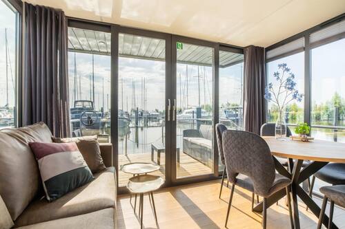 Mobile Home | Living room