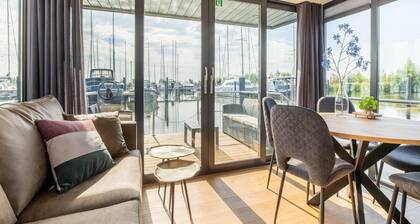 Houseboat in Volendam Marina