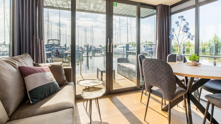 Houseboat in Volendam Marina