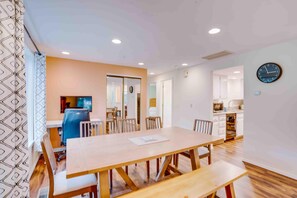 House, Multiple Beds (Beach Hideaway) | Dining - Beach Hideaway (Lincoln City)