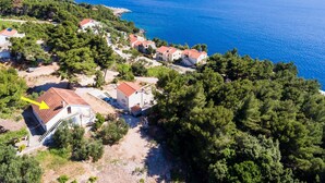 A coastal village with houses along the sea, a clear sky, and a mountainous backdrop. - Holiday Home Blue Vineyard- Three Bedroom House With Terrace and Sea View (Orebic)