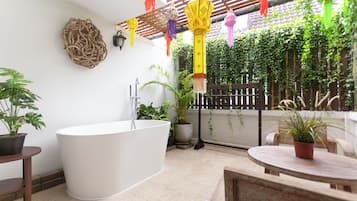Honeymoon Room, 1 King Bed with Sofa bed, Garden View, Garden Area | Premium bedding, down duvets, Select Comfort beds