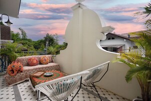 开间套房, 1 张特大床, 无烟房, 阳台 | 高档床上用品、羽绒被、Select Comfort 床、特色家居