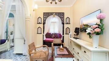 Grand Studio, 1 King Bed | Premium bedding, down comforters, Select Comfort beds