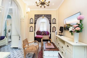 Executive Room, 1 King Bed (with Air Purifier) | Premium bedding, down duvets, Select Comfort beds, free minibar - Pran at Kumuang Boutique House (Chiang Mai)