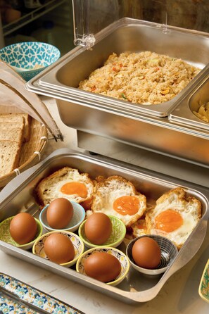 Free daily local cuisine breakfast  - Pran at Kumuang Boutique House (Chiang Mai)