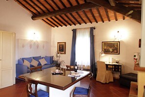 House | Dining - Rustic Elegance in Montepulciano (Montepulciano)