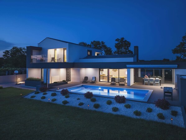 Villa | Pool | Indoor pool, outdoor pool - Apartment in Croatia Near Scenic Coastline (Fazana)