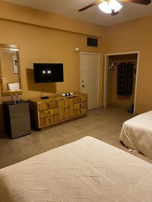 Basic Double Room | Premium bedding, down duvets, pillow-top beds, individually decorated - Meson Del Rey (Nuevo Laredo)