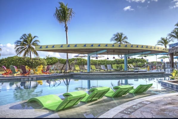 Piscine couverte, piscine extérieure