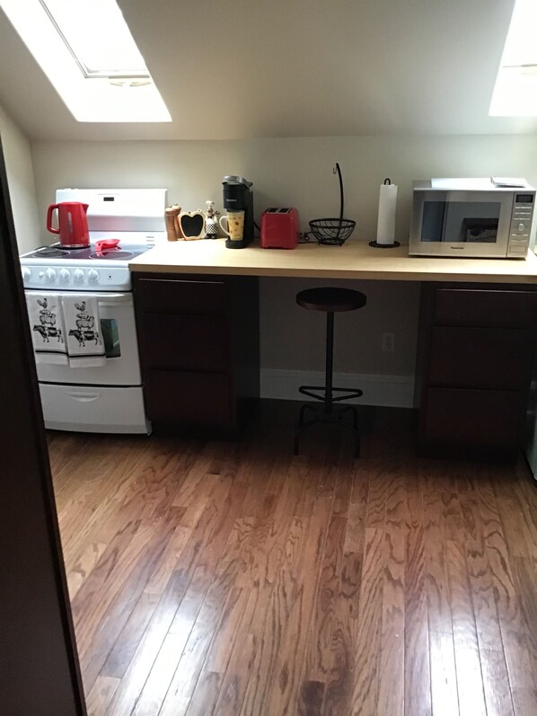 Fridge, microwave, oven, stovetop - Bay of Fundy Retreat!  Boasts the highest tides in the world.  (Margaretsville)