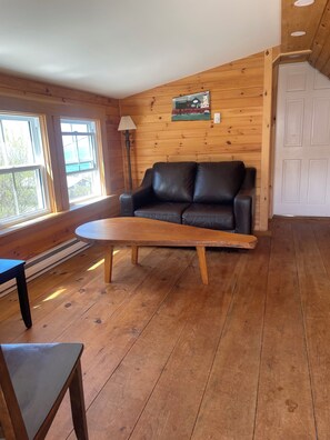 Smart TV - Bay of Fundy Retreat!  Boasts the highest tides in the world.  (Margaretsville)