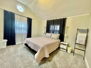 3 室のベッドルーム、セーフティボックス (室内)、アイロン / アイロン台、WiFi (無料)