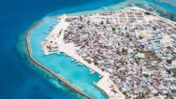 Ubicación a pie de playa y arena blanca