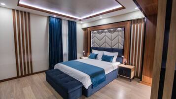 Luxury-Zimmer | Minibar, Zimmersafe, Verdunkelungsvorhänge, schallisolierte Zimmer
