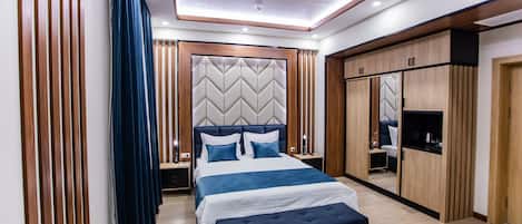 Luksusrom | Minibar, safe på rommet, blendingsgardiner og lydisolert