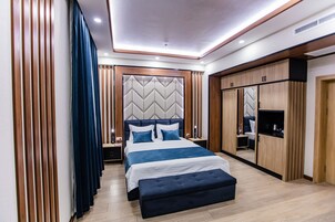 Luxury Δωμάτιο | Μίνι μπαρ, χρηματοκιβώτιο στο δωμάτιο, κουρτίνες συσκότισης, ηχομόνωση 