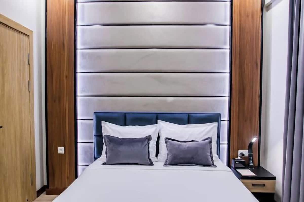 Minibar, Zimmersafe, Verdunkelungsvorhänge, schallisolierte Zimmer