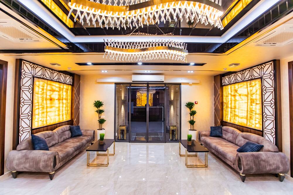 Art Deluxe Hotel