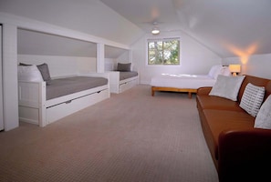 4 Schlafzimmer, Bügeleisen/Bügelbrett, Reisekinderbett, WLAN