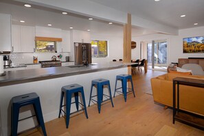 Fridge, microwave, oven, stovetop - Hidden Gem, Hot tub, Garage, Amazing Views! (Mt. Crested Butte)