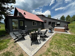 Terrace/patio - Hidden Gem, Hot tub, Garage, Amazing Views! (Mt. Crested Butte)