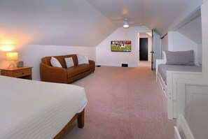 4 bedrooms, iron/ironing board, travel cot, WiFi - Hidden Gem, Hot tub, Garage, Amazing Views! (Mt. Crested Butte)